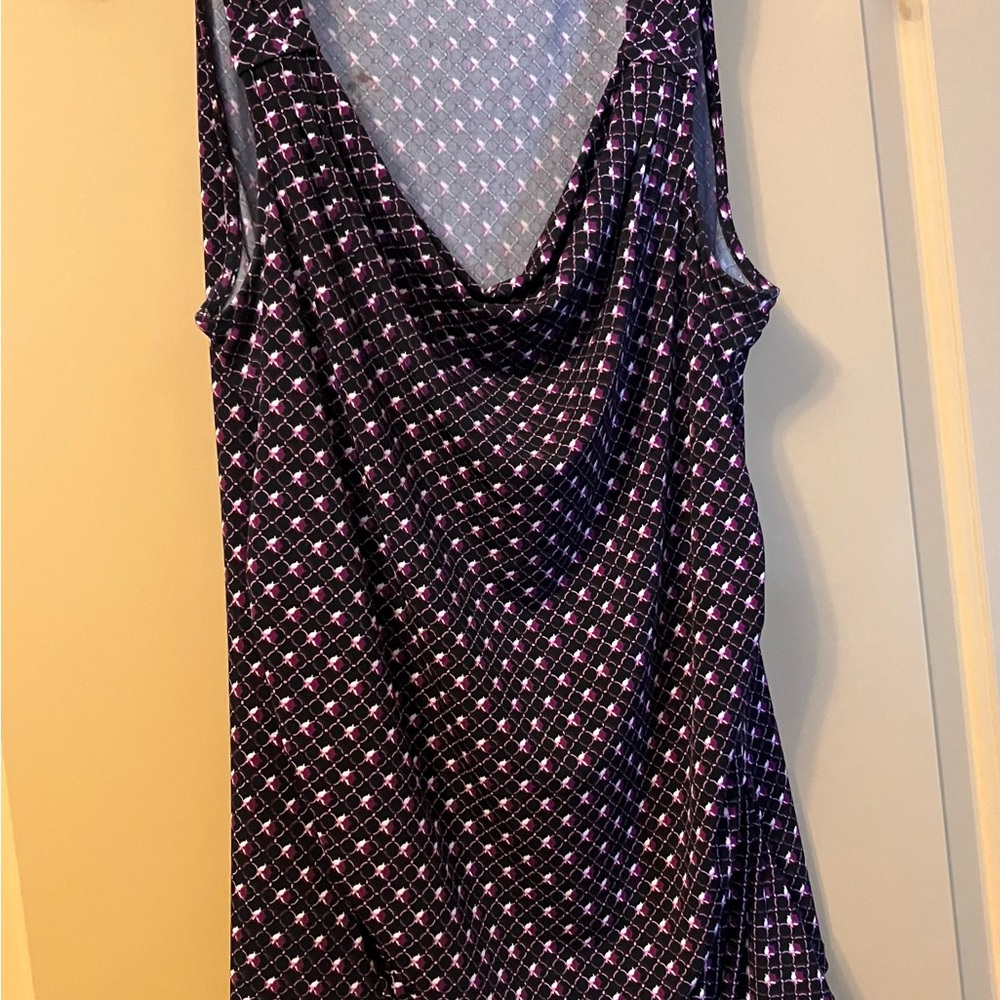 White House Black Market WHBM Women Blouse L. Top/Tank. Drape Neck. Side ruching
